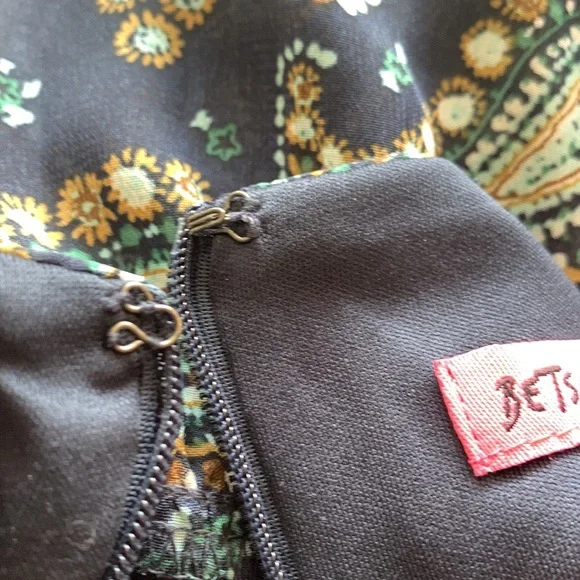 Betsey Johnson Paisley Dress Blue 4 V-neck Ruffle Party Wedding Guest Vacation - Picture 14 of 17